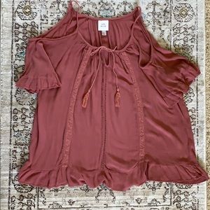 Exposed shoulder tunic top